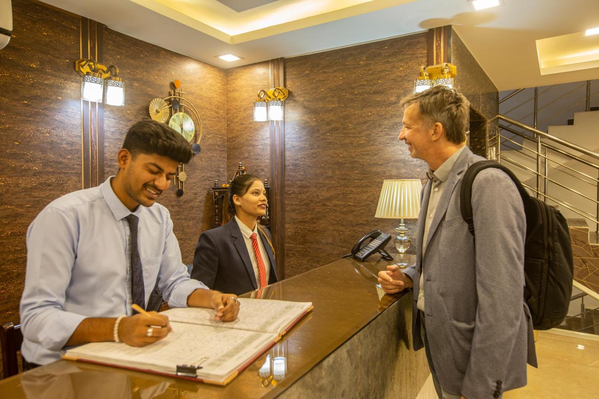 Hotel Prithvi-Raj Near Delhi Airport New Delhi Exterior foto